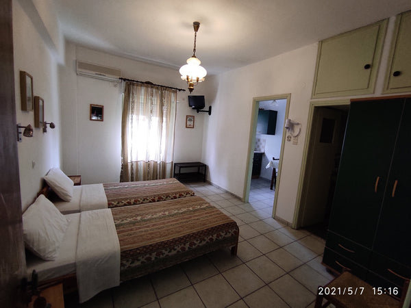 Large veranda/terrace you can relax<br />Quiet and practical location, close to  Mpatsi, Greece Studio (6) with kitchen and ensuite toilet (23m2) Entire rental unit vacation rental 49812638