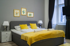 Ein schönes und modernes Zimmer mitten auf der berühmten Mariahilferstraße im Ze  Quadrable King Room w/ Cityview Mariahilferstr F Entire rental unit vacation rental 46919790