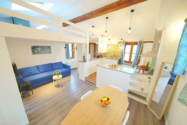 Bel appartement rénové proposant 6 couchages, en plein centre de Lyon dans le qu Lyon, France Le Fernand-Vue panoramique-Sathonay-Terreaux Entire rental unit vacation rental 49621465