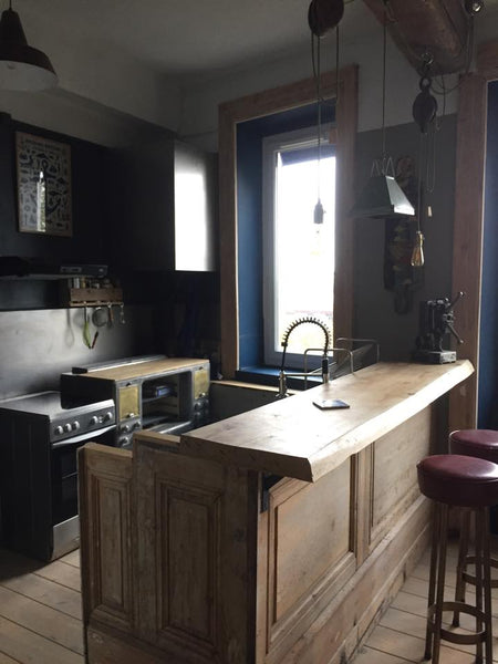 Après un an de travaux avec l'aide de mes amis, ma famille et un ami architecte, Lyon, France Appartement atypique et unique Entire rental unit vacation rental 8964558