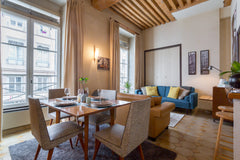 Mon logement se situe place Kléber, proche des restaurants, des activités adapté Lyon, France l'atelier du 6 Entire rental unit vacation rental 13489509