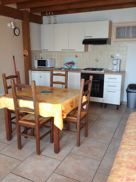 Appartement situé à cinq minute du centre ville avec tram <br />Accès aux commer  Indépendance 40m2 à 5 minute du centre ville. Entire guesthouse vacation rental 37450548