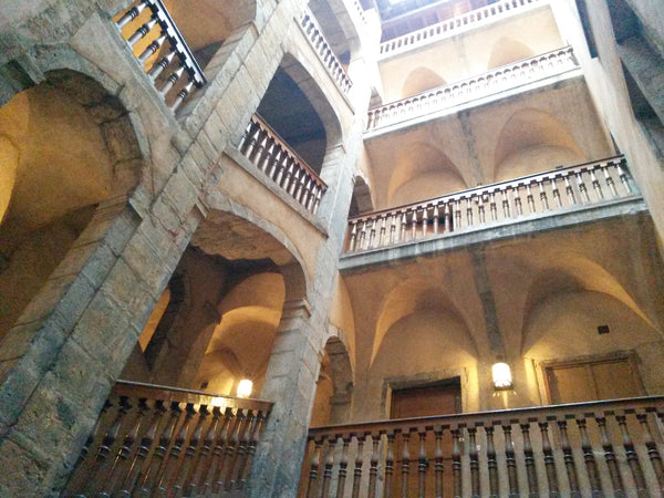 Nous mettons à disposition notre appartement au coeur du Vieux Lyon quand nous s  Apt. 1 pièce au coeur du Vieux Lyon Entire rental unit vacation rental 9328100