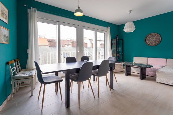 The newly renovated apartment is located just 7 minutes by foot away from the ce Vienna, Austria 4 bedroom apartment next to the main train station Entire rental unit vacation rental 33709048