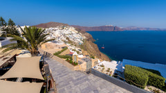 Featuring a hot tub, Oia Captain's Villa is a Cycladic-style villa situated in O Greece Captain's Villa |In the heart of Oia|Caldera View| Cycladic home vacation rental 25224485