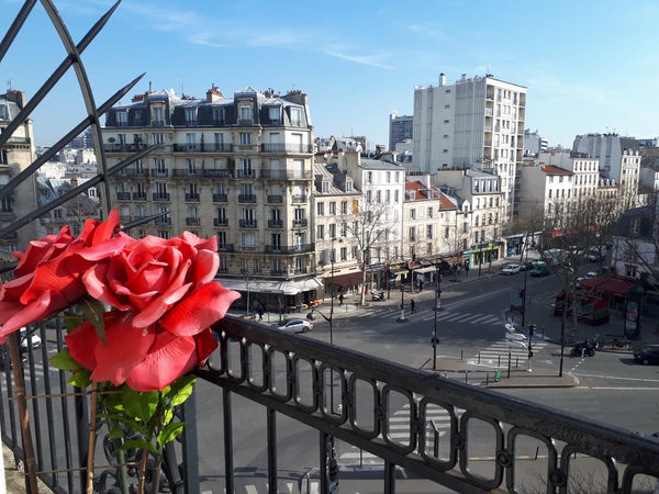 Hello !<br /><br />I love to travel a lot ! So I'm glad to leave my apartment to Paris, France Great double rooms well located Entire rental unit vacation rental 23725191