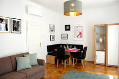 Geräumige 2 Zimmer Wohnung mit Badezimmer (Dusche) und Kitchenette im Herzen Wie Vienna, Austria In the Heart of the City/Im Herzen Wiens Entire rental unit vacation rental 23838963
