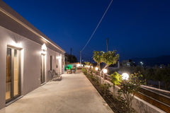 To σπίτι βρίσκεται σε μία ήσυχη  γειτονιά σε απόσταση 1χλμ από  την  Κίσσαμο με   M&E Kissamos sea view house Entire home vacation rental 43700432