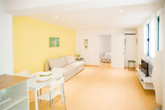 Stay in a lovely newly refurbished 1 bedroom flat,  with a luxurious marble bath  Modern & Cozy flat next to Old Town Entire rental unit vacation rental 20159931
