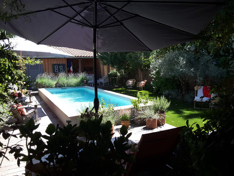 Au sein de ma maison située dans un quartier très calme, mais vivant, je vous pr Bordeaux, France Escale de charme et de tranquillité Private room in bed and breakfast vacation rental 49226546