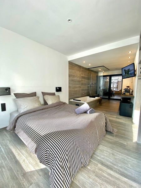 After you have experienced the hustle and bustle of our beautiful city, you can  Ghent, Belgium Private room with spa bath - Ghent city center. Private room in townhouse vacation rental 667135832206222709