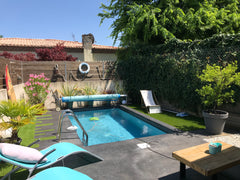 Maison de charme en plein cœur de bouliac .Vous pourrez profiter de la piscine a Bordeaux, France Piscine et plancha au calme Entire home vacation rental 48597546