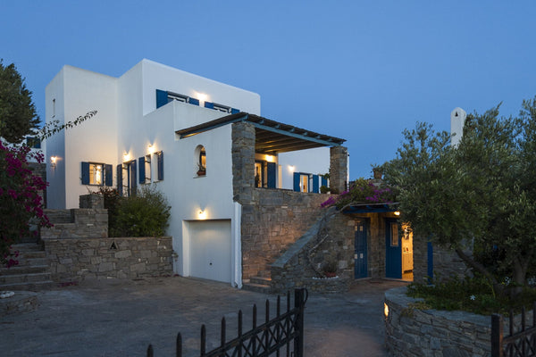 A 385 sq.m. traditional Cycladic style villa which is situated in Aspro Horio at  Modern Cycladic Villa for 14Ⰹ10' to 6 nice beaches Entire villa vacation rental 49703203