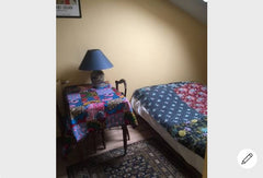 petite maison individuelle avec cour située au calme dans une charmante impasse. Les Lilas, France chambre  au calme aux lilas Private room in home vacation rental 29623825