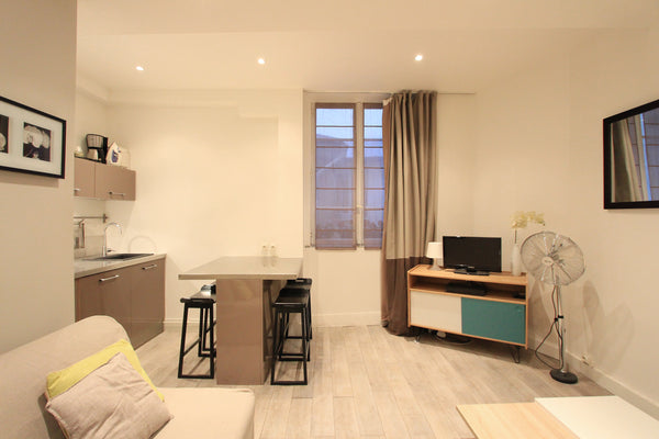 Calm and cosy studio located on rue des Petits Carreaux in the 2nd arrondissemen Paris, France Pretty studio Montorgueuil Paris II Entire rental unit vacation rental 22352283
