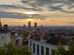 Profitez d'un logement élégant et central avec une vue magnifique.<br />Idealeme Lyon, France Superbe appartement avec vue. Entire rental unit vacation rental 763846853578437529