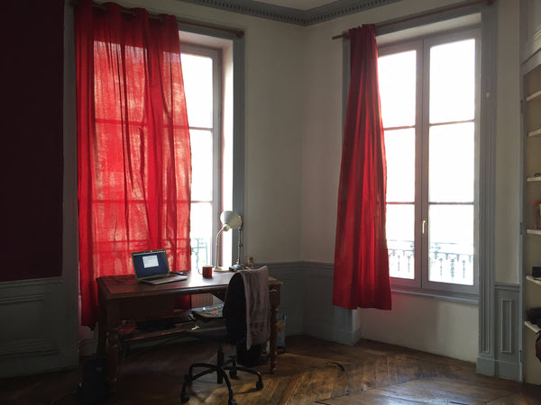 Dans un grand appartement lyonnais typique, je loue une chambre très lumineuse a Lyon, France Chambre privée dans grand appartement lyonnais Private room in rental unit vacation rental 22288153