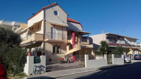 New, bright first floor apartment with two balconies, on the west end of town. S Chania, Greece QUIET NEW Apartment-5' to the beach, 15' to center Entire rental unit vacation rental 49483391