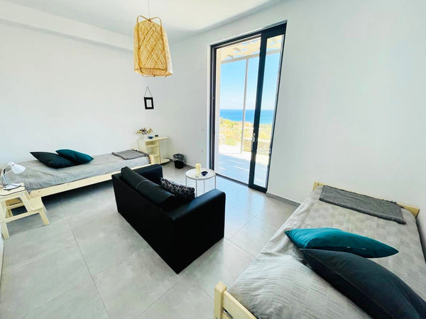 Slappna av i detta unika och lugna boende på Kretas sydkust, 400 meter från have  Rum med havsutsikt i lugn naturmiljö (”Ioanna”) Private room in guesthouse vacation rental 637475475629522753