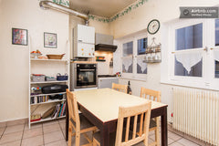 Chambre spacieuse avec deux lits simples, à louer dans un grand duplex, sous les Lyon, France Chambre d'hôte en plein coeur du 6e Private room in rental unit vacation rental 9409320