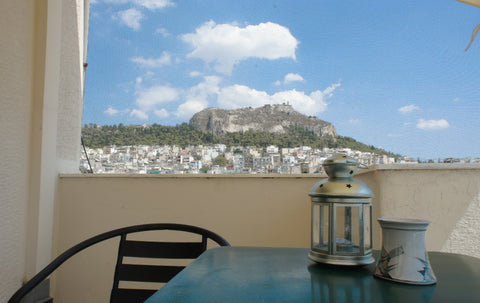 A charming small penthouse (32sqm) in a central lively neighborhood. You’ll love Athens, Attica region, Greece A "Poets' place" in Athens center, amazing view Entire rental unit vacation rental 15172673