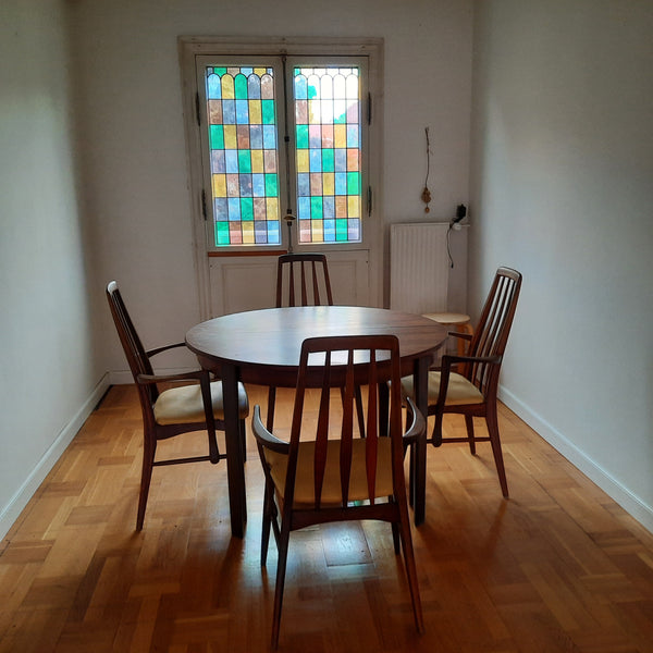 Beautiful flat in an old Copenhagen townhouse. If you prefer to stay in a quiet, Copenhagen, Denmark Roomy flat in quiet neighbourhood Entire rental unit vacation rental 13138577