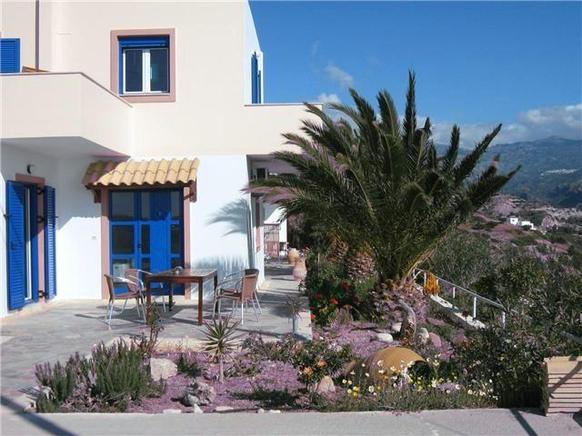 Erg rustig en uniek gelegen appartementen met een fanastisch uitzicht.<br /><br   Villa Aliki, big apartments, great view Entire rental unit vacation rental 40993737