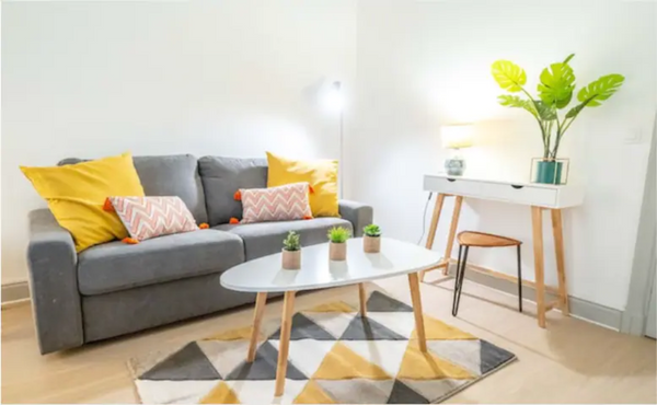 Très beau 2 pièces  avec une chambre séparée et donnant sur cour, situé entre Co Lyon, France Le République-Joli meublé au calme-Bellecour Entire rental unit vacation rental 590994100487409412