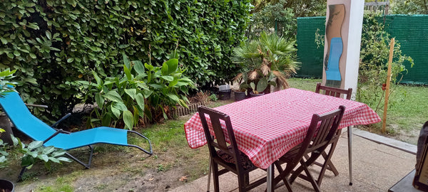 Nous vivons en couple, David et moi,  + 2 chats, dans cet appartement que nous p Bordeaux, France Chambre RDC jardin et chats Private room in condo vacation rental 10558536