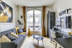 Very cosy studio in the heart of Paris, 2 minutes away from the Champs Elysées a Paris, France Cosy Studio at the Champs Elysées Entire rental unit vacation rental 16219495