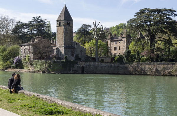 Calm and greenery , surrounded by water<br />secured parking for cars possible<b Lyon, France The Provost's Room Private room in home vacation rental 678044044391358625