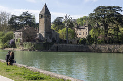 Calm and greenery , surrounded by water<br />secured parking for cars possible<b Lyon, France The Provost's Room Private room in home vacation rental 678044044391358625