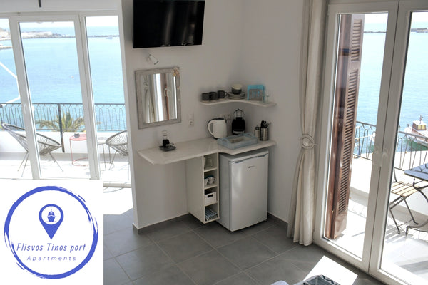 Perfectly located, fully renovated apartment (1 double bed) in the town (Chora)  Athens, Greece Luminous apartment with Tinos port view Entire rental unit vacation rental 40644993