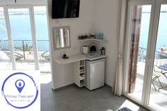 Perfectly located, fully renovated apartment (1 double bed) in the town (Chora)  Athens, Greece Luminous apartment with Tinos port view Entire rental unit vacation rental 40644993