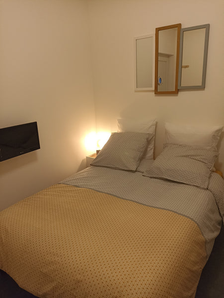 Détendez-vous dans ce logement neuf  calme et élégant .<br /><br /><b>The space< Ambarès-et-Lagrave, France Ravissante chambre indépendante tout confort Private room in guest suite vacation rental 51937967