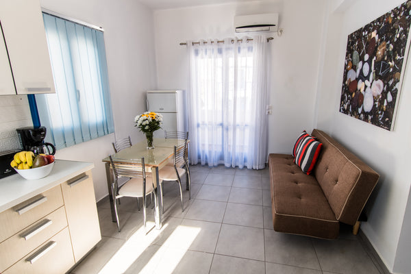 The apartment is located in the first floor of the building and is having two be  Adelphi Apartment 6 Entire rental unit vacation rental 36646747
