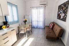 The apartment is located in the first floor of the building and is having two be  Adelphi Apartment 6 Entire rental unit vacation rental 36646747