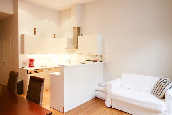 This bright and spacious apartment facing La bourse is located right in the city Brussels, Belgium Best location ! Bourse 1 Entire rental unit vacation rental 49331838