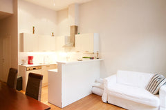 This bright and spacious apartment facing La bourse is located right in the city Brussels, Belgium Best location ! Bourse 1 Entire rental unit vacation rental 49331838