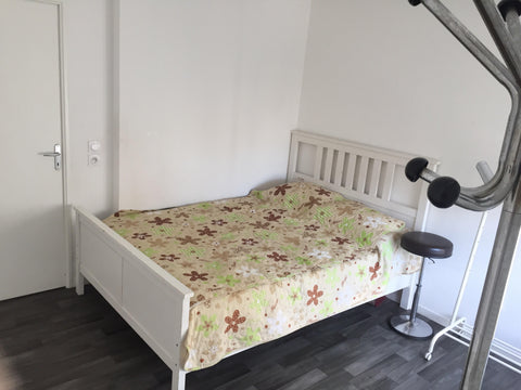 A bedroom in the apartment is rented to FEMALE GUESTS ONLY. The living room, kit Lyon, France Sunny  room for LADIES only (Pour femme just) Private room in rental unit vacation rental 39722691