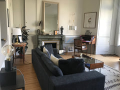 Superbe appartement lumineux rénové dans un ancien immeuble avec Balcon dans l'h Bordeaux, France Magnifique Appartement avec balcon Hyper Centre Entire rental unit vacation rental 42214862