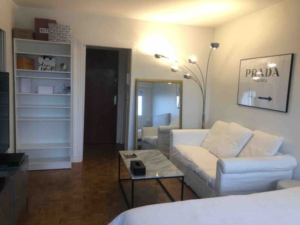 Mon studio est parfait pour les couples, les voyageurs seuls et les voyageurs d' Paris, France Appartement République Best View Entire rental unit vacation rental 4993401