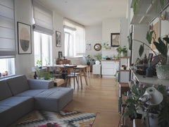 Je mets à disposition un joli appartement aménagé au 4ème étage d'un immeuble de Brussels, Belgium Artist's appart in a courtyard in Schuman area Entire rental unit vacation rental 50366566