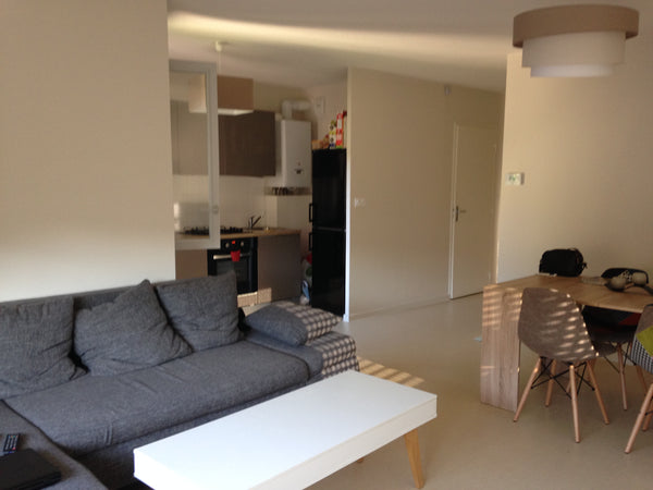 Appartement à 5 minutes à pieds de la Gare de Vaise Metro D. A une rue des quais Lyon, France Lumineux Moderne proche metro D Entire rental unit vacation rental 9324039