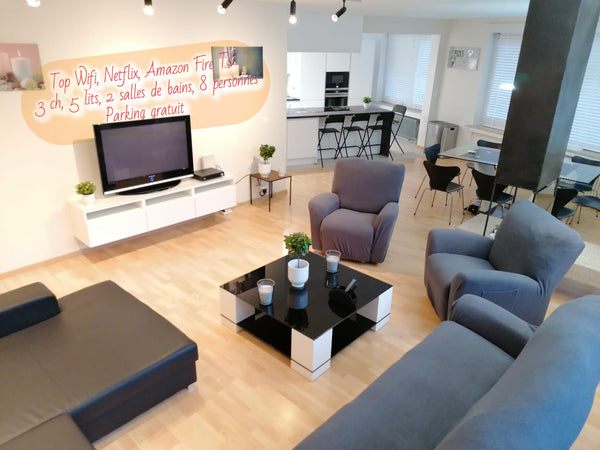 Superbe appartement, situé à l’altitude 100, point culminant de Bruxelles. Il es Maputo, Mozambique Au sommet de BXL, 3ch, pour 8, wifi, Netflix, park Entire condo vacation rental 42557278