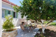 Light, Green & Private are the words that describe the experience of staying in   Calliope 3Bd House, Central, with a Bonus! Entire townhouse vacation rental 563392689254136177