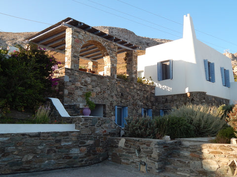 Autonomous "artistic" space, with 2 entrances,  located on the low  level of Cyc Greece "The magical sunset " artistic space Cycladic home vacation rental 14102232