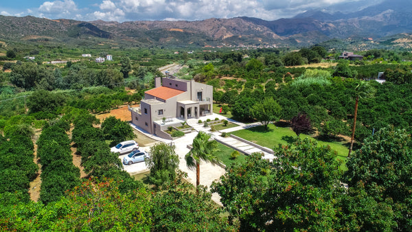 Features of Villa Florentina<br /><br />✩ Private pool<br />✩ Lawned yard<br />✩ Chania, Greece Villa Florentina ✩ Private Pool ✩ BBQ ✩ 7 Guests Entire villa vacation rental 684588541095997496