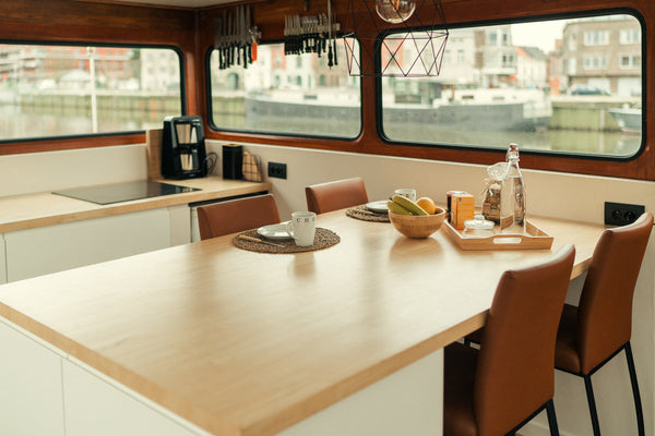 Vanuit mijn woonboot Alfons Frida heb je prachtig zicht op het water!<br />Busha Ghent, Belgium Modern home on a boat w/ free parking & wifi Houseboat vacation rental 41893950