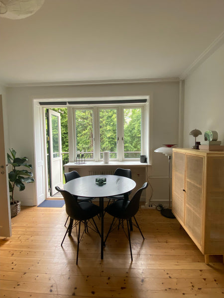 Denne 2 værelses lejlighed er beliggende på en rolig vej på Frederiksberg, og ud  2 værelses lejlighed på Frederiksberg Entire rental unit vacation rental 659429021640789853